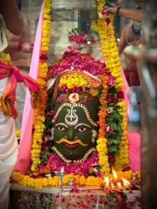 उज्जैन महाकाल मंदिर में भस्म आरती का अद्भुत नजारा, उमड़े श्रद्धालु