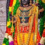 अयोध्या में रामलला का भव्य श्रृंगार, दर्शन के लिए लगी भक्तों की भीड़