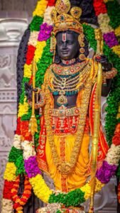 अयोध्या में रामलला का भव्य श्रृंगार, दर्शन के लिए लगी भक्तों की भीड़