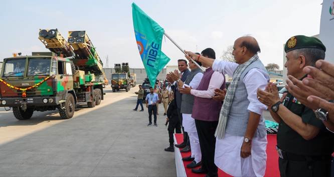 बड़ी खबर: शिरडी में लॉन्च हुआ 300 KM वाला ‘सूर्यस्त्र’ रॉकेट, रक्षा मंत्री बोले – अब भारत हथियार बेचेगा