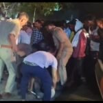 दर्दनाक सड़क हादसा: दो बाइकों पर अनियंत्रित होकर पलटा प्याज से लदा ट्रक, तीन युवकों की जान गई
