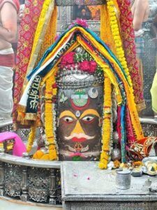 बाबा महाकाल के दरबार में उमड़ी आस्था, तड़के सुबह से दर्शन के लिए लगी लंबी कतारें