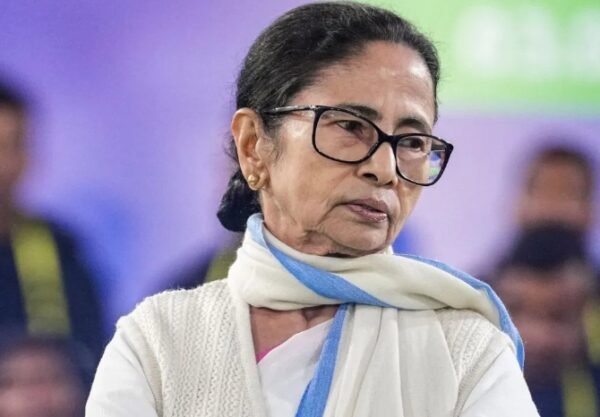 TMC में बढ़ी अंदरूनी हलचल, दिल्ली तक पहुंची सियासी सरगर्मी; ममता बनर्जी के सामने नई चुनौती