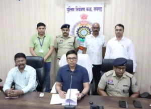 रायगढ़ में नकली शराब फैक्ट्री का भंडाफोड़, ब्रांडेड बोतलों में भरकर बेची जा रही थी अवैध शराब