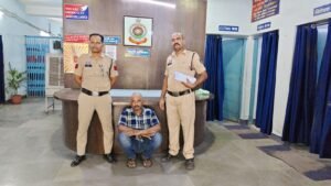 नकली शराब गिरोह पर रायगढ़ पुलिस का शिकंजा, फरार आरोपी सुभाष पटेल फार्म हाउस से गिरफ्तार