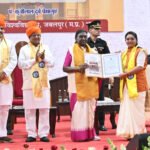 राष्ट्रपति द्रौपदी मुर्मु ने रानी दुर्गावती विश्वविद्यालय के दीक्षांत समारोह में छात्रों को दिया राष्ट्र निर्माण का मंत्र