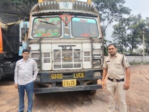 ऑपरेशन प्रहार: 20.25 लाख का संदिग्ध स्क्रैप लदा ट्रक जब्त, बिना दस्तावेज 7.5 टन कबाड़ ले जा रहा चालक गिरफ्तार