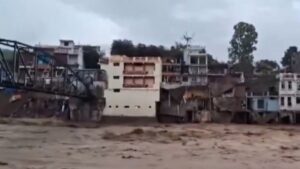 जम्मू-कश्मीर में बारिश का कहर: राजौरी-पुंछ में बाढ़ से 14 से अधिक मौतें, कई लापता, राहत-बचाव अभियान तेज