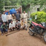 अवैध लकड़ी तस्करी पर वन विभाग की बड़ी कार्रवाई, सागौन से भरी पिकअप और बाइक जब्त; चार आरोपियों पर केस दर्ज