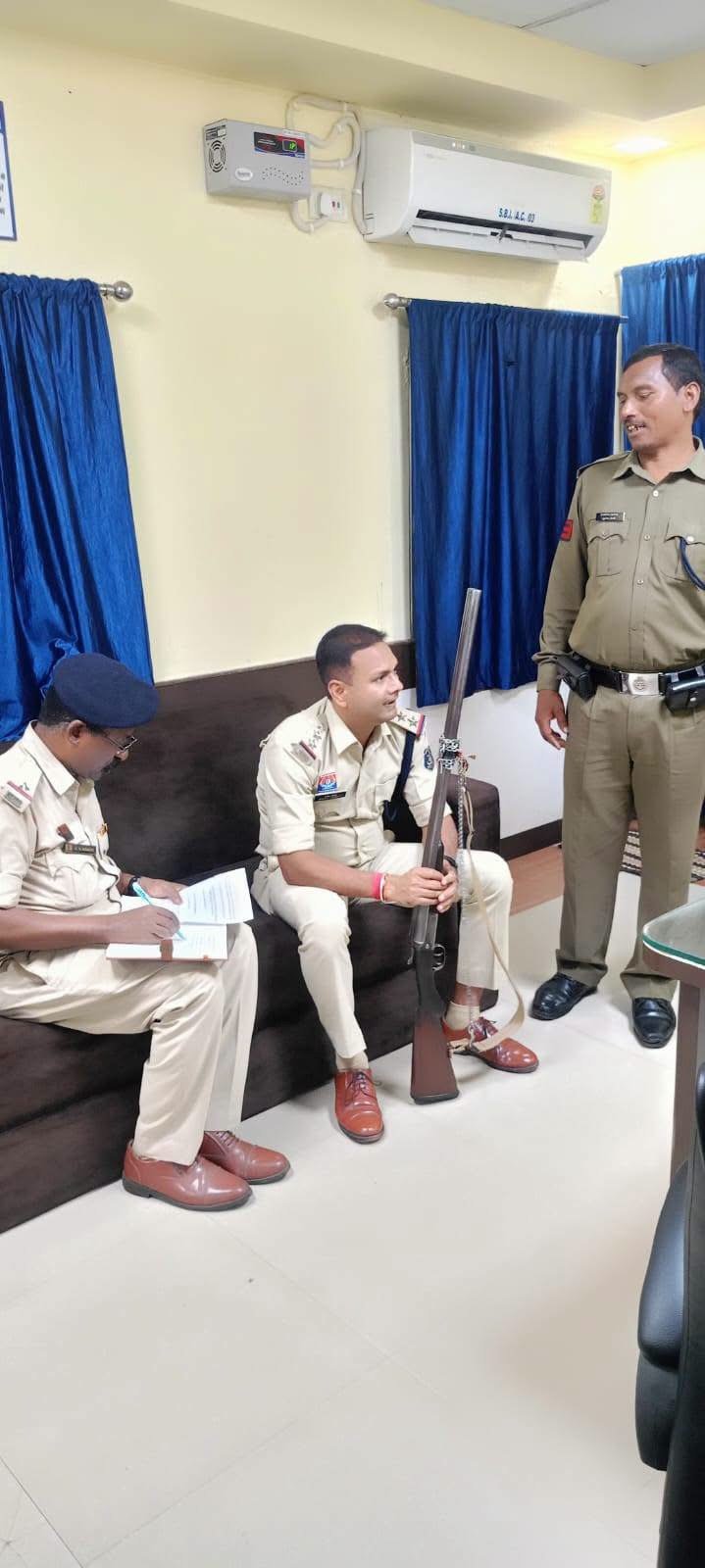 रायगढ़ में बैंकों की सुरक्षा पर पुलिस की नजर, CCTV से लेकर स्ट्रांग रूम तक हुआ औचक निरीक्षण