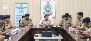 नवरात्रि-दशहरा पर पुलिस अलर्ट, गरबा पंडालों में सादी वर्दी में निगरानी; तेज रफ्तार और तीन सवारी पर होगी कार्रवाई